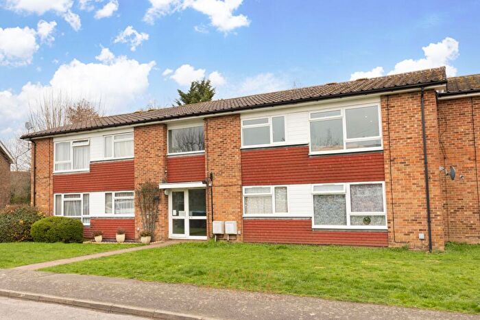2 Bedroom Flat For Sale In Cottenhams, Blindley Heath, RH7