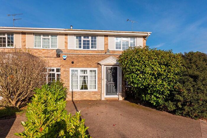 3 Bedroom Semi-Detached House For Sale In Furrow Way, Maidenhead, SL6