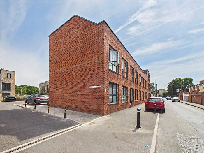 2 Bedroom Flat To Rent In Brick Kiln Court, Easton, Bristol, BS5