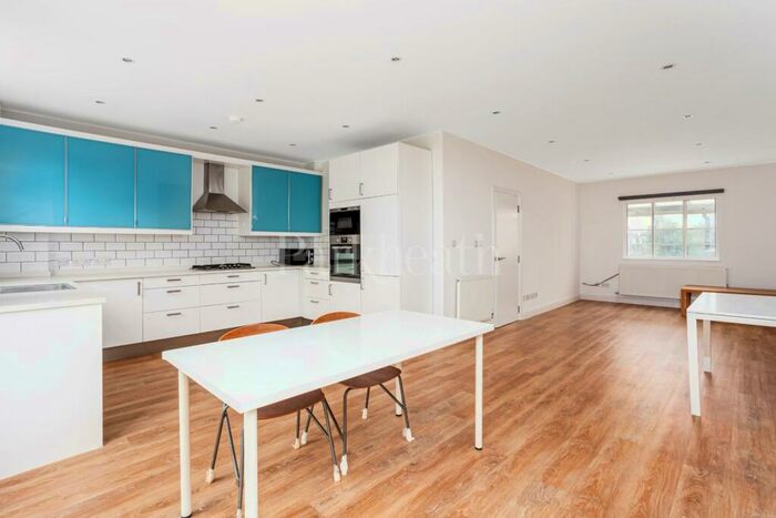 3 Bedroom Apartment To Rent In Haverstock Hill, Belsize Park, London, NW3
