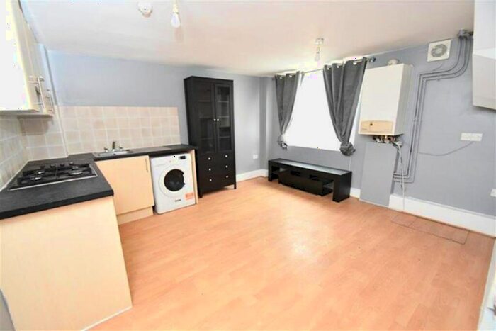 2 Bedroom Apartment To Rent In Bedroom Apartment St Floor In Aldershot, GU11