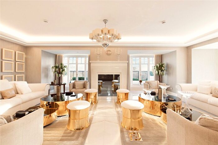 4 Bedroom Flat To Rent In Palace Green, London, W8