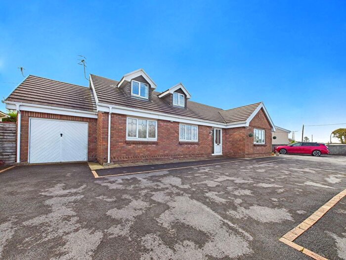 5 Bedroom Detached Bungalow For Sale In Felinfoel, Llanelli, SA14
