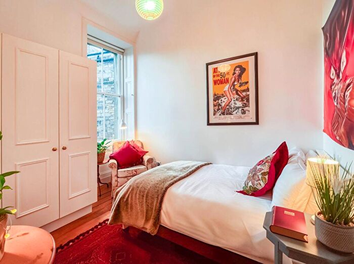 2 Bedroom Flat For Sale In Comiston Place (Flat ), Morningside, Edinburgh, EH10