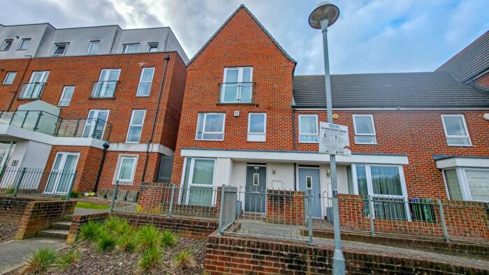 4 Bedroom Town House To Rent In Samas Way Crayford, Crayford, Dartford, Kent, DA1