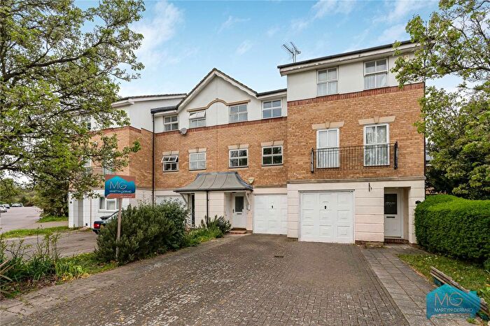 3 Bedroom Terraced House For Sale In Ribblesdale Avenue, London, N11