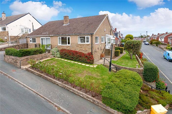 2 Bedroom Bungalow For Sale In West View Close, Shipley, West Yorkshire, BD18