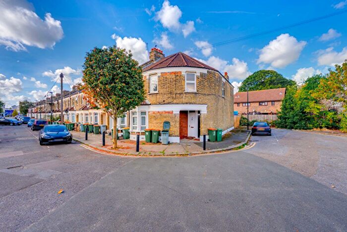 2 Bedroom Flat For Sale In Fernhill Street, London, E16