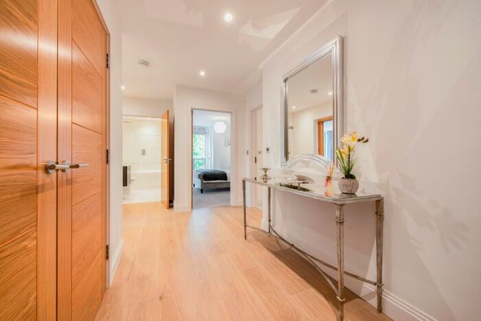 2 Bedroom Apartment To Rent In Furlong Road Bourne End, SL8