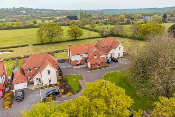 4 Bedroom Detached House For Sale In Oak Tree Close, Nazeing, EN9