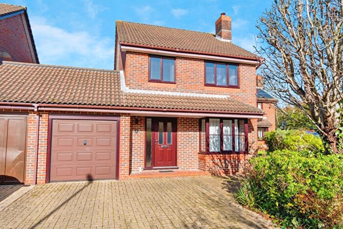 4 Bedroom Link Detached House For Sale In Hill Farm Road, Southampton, Hampshire, SO15
