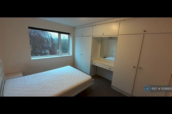 1 Bedroom Flat To Rent In Heywood Court, Middleton, Manchester, M24