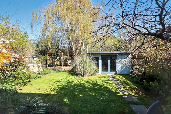 5 Bedroom Detached House For Sale In Kingston Road, Leatherhead, KT22