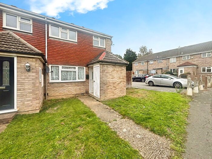 3 Bedroom End Of Terrace House For Sale In Pear Tree Close, Swanley, Kent, BR8