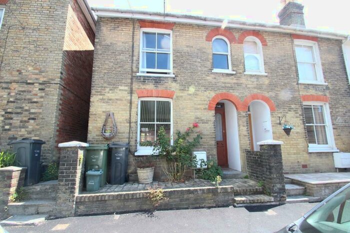 3 Bedroom End Of Terrace House To Rent In Clarence Road, East Cowes, PO32