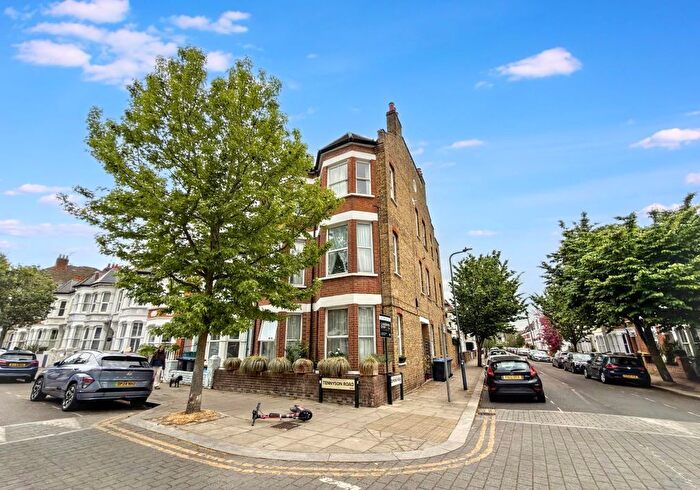 1 Bedroom Flat For Sale In A Tennyson Road, Queen's Park, London, NW6