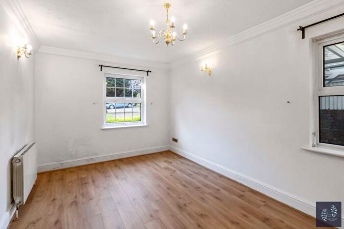 4 Bedroom Property To Rent In Southway, London, N20