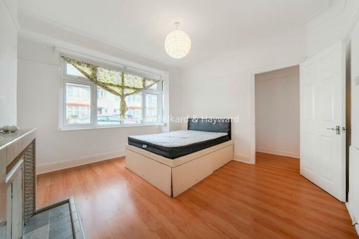 1 Bedroom Flat To Rent In Gorringe Park Avenue Mitcham, CR4