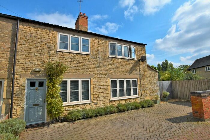 3 Bedroom Cottage For Sale In High Street, Swayfield, Grantham, NG33
