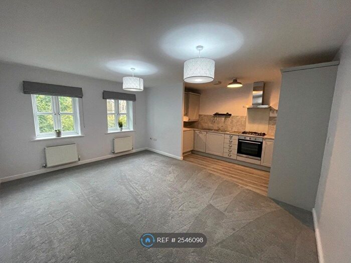 2 Bedroom Flat To Rent In Mereside, Waterloo, Huddersfield, HD5