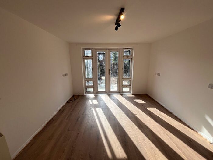 1 Bedroom Flat To Rent In Sampson Avenue, Barnet, EN5
