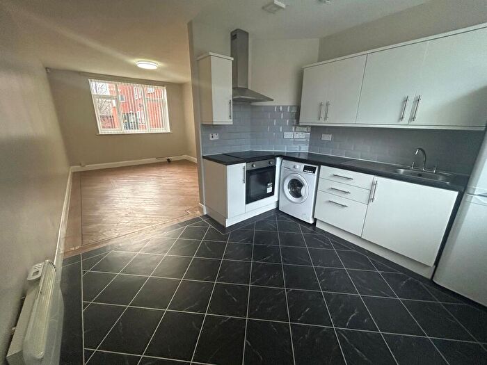 2 Bedroom Flat To Rent In Gladstone Court, L8