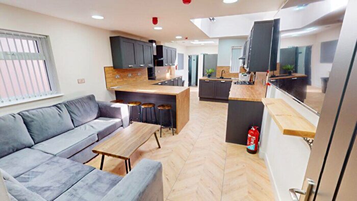 6 Bedroom House To Rent In Tiverton Road, Selly Oak, Birmingham, B29