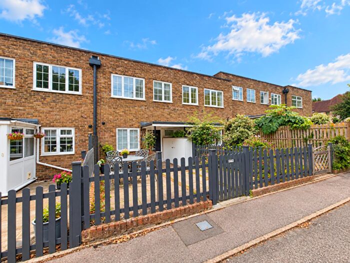 2 Bedroom Mews For Sale In Mill Road, Lancing, BN15