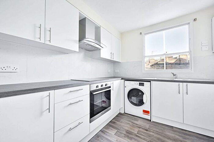 2 Bedroom Flat To Rent In Earls Court Road, Rf, Earls Court, London, SW5