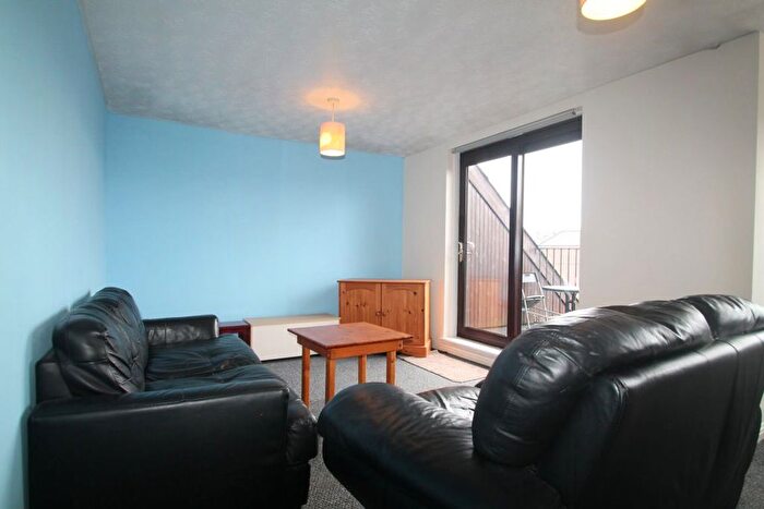 3 Bedroom Flat To Rent In Pleasance Court, Dundee, DD1