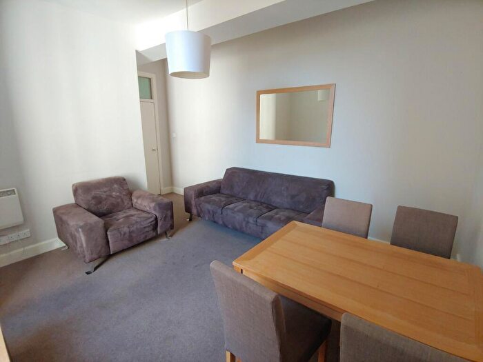 3 Bedroom Flat To Rent In Nicolson Street, Edinburgh, EH8