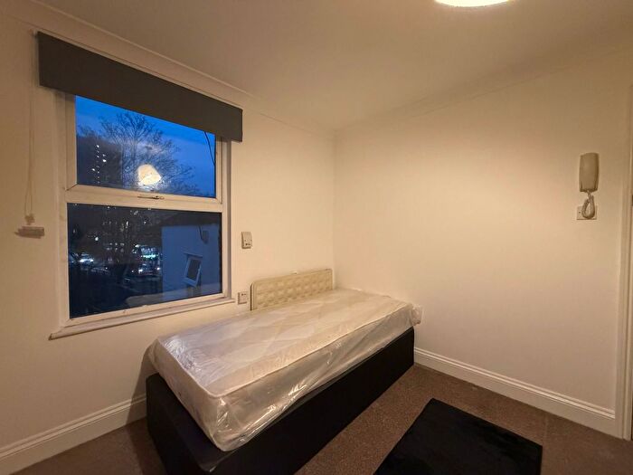 Studio To Rent In Sparsholt Road, London, N19