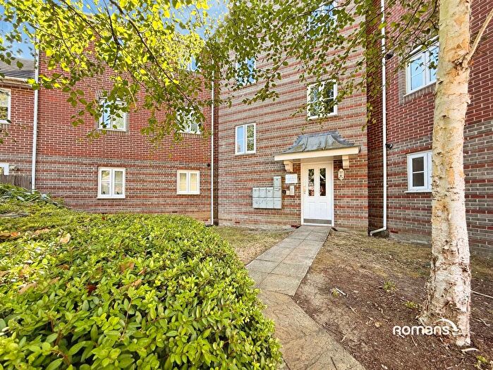 2 Bedroom Flat For Sale In Wiltshire Crescent, Basingstoke, Hampshire, RG22