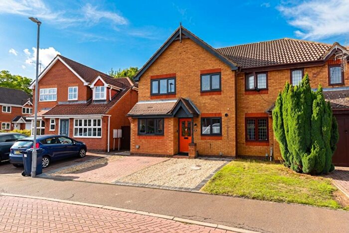 3 Bedroom Semi Detached House For Sale In Lindeth Close, Huntingdon, PE29