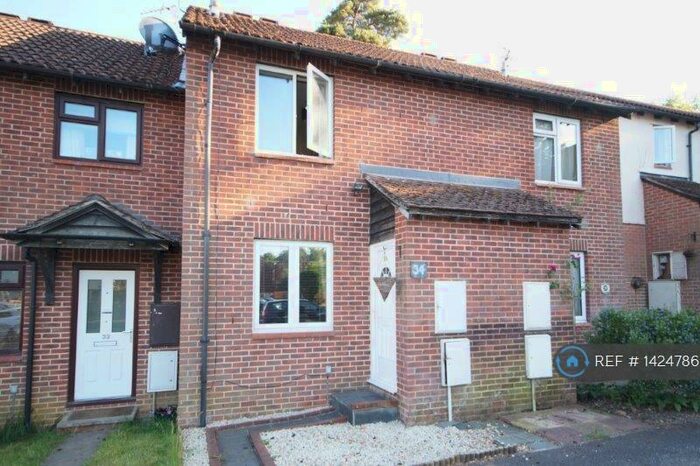 3 Bedroom Terraced House To Rent In Grafton Close, Bordon, GU35
