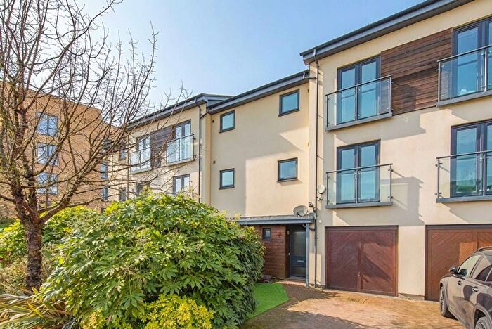 4 Bedroom Property To Rent In Thirleby Road, Mill Hill East, London, NW7