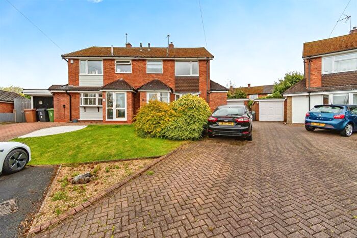 3 Bedroom Semi-Detached House For Sale In Grove Hill, Walsall, WS5