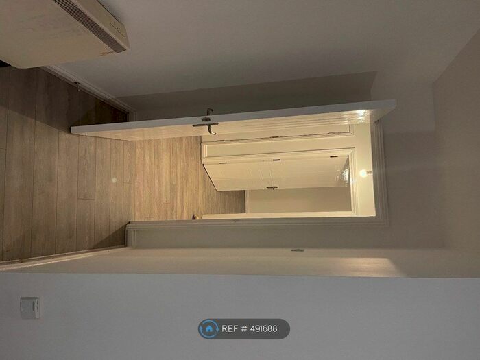 2 Bedroom Flat To Rent In Admiral Court, Barking, IG11