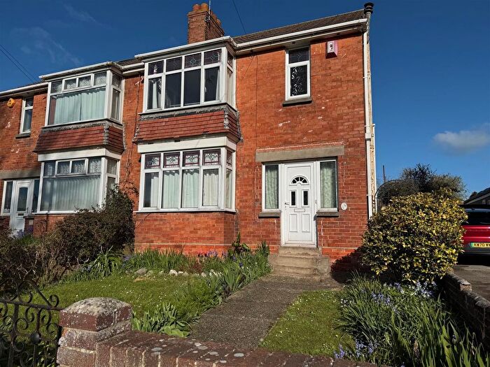 3 Bedroom Semi Detached House For Sale In Knightsdale Road, Weymouth, DT4
