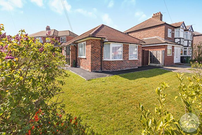 2 Bedroom Detached House For Sale In Oakdene Avenue, Heald Green, SK8