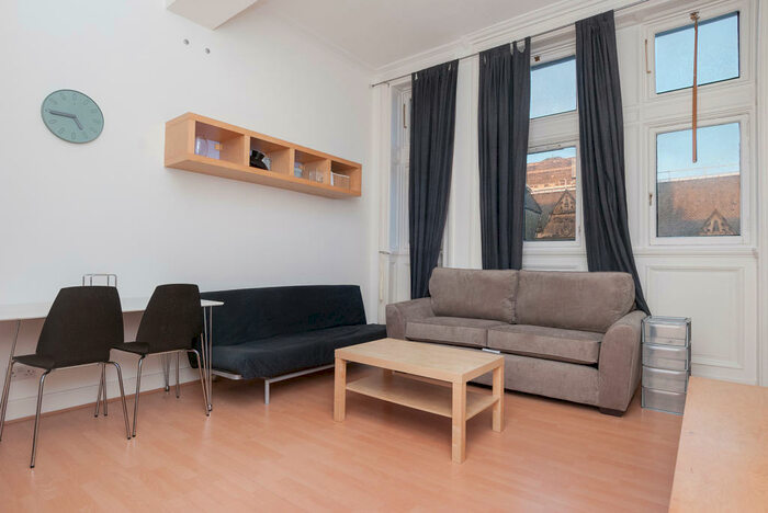 1 Bedroom Flat To Rent In Royal Mile Mansions Edinburgh United Kingdom, EH8