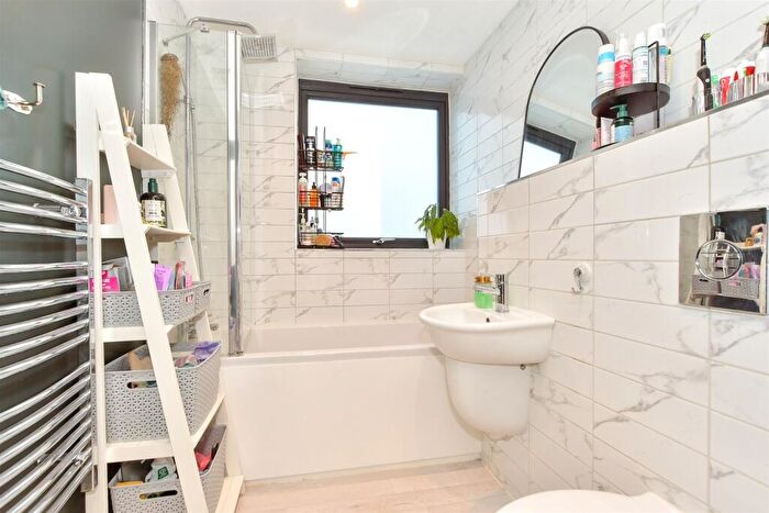 1 Bedroom Apartment For Sale In Leigh Road, Havant, Hampshire, PO9