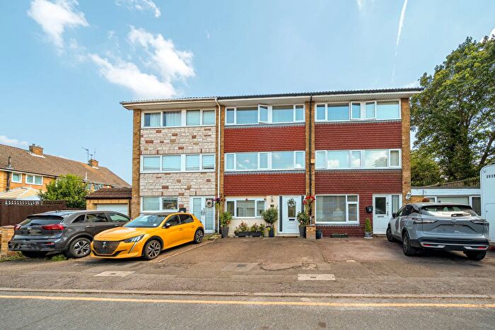 4 Bedroom Town House For Sale In Heather End, Swanley, Kent, BR8