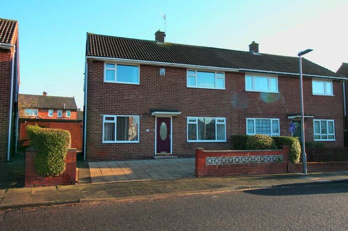 3 Bedroom Semi-Detached House To Rent In Ridgeway, Leam Lane, Gateshead, NE10