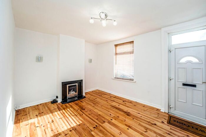 2 Bedroom Property To Rent In Henry Street, Wakefield, WF2