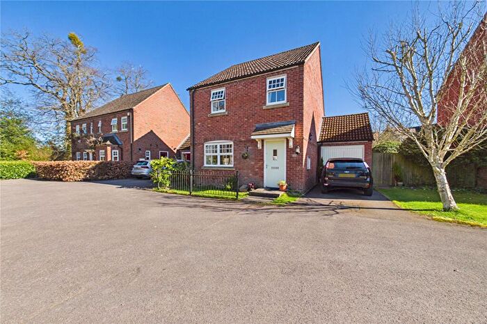 3 Bedroom Detached House For Sale In Bilberry Gardens, Mortimer, Reading, Berkshire, RG7