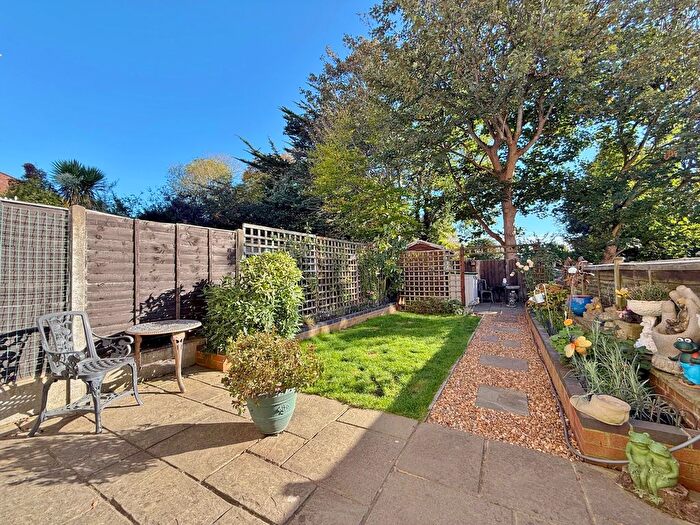 3 Bedroom Semi-Detached House For Sale In Copper Beech Drive, Farlington, PO6