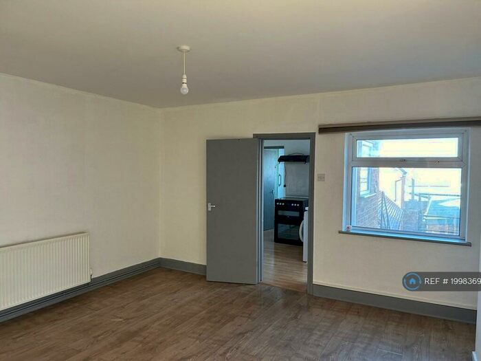 1 Bedroom Flat To Rent In Victoria Road, Bletchley, Milton Keynes, MK2
