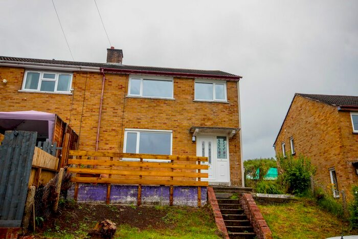 3 Bedroom Semi-Detached House To Rent In Aneurin Avenue, Fairview, Blackwood, NP12