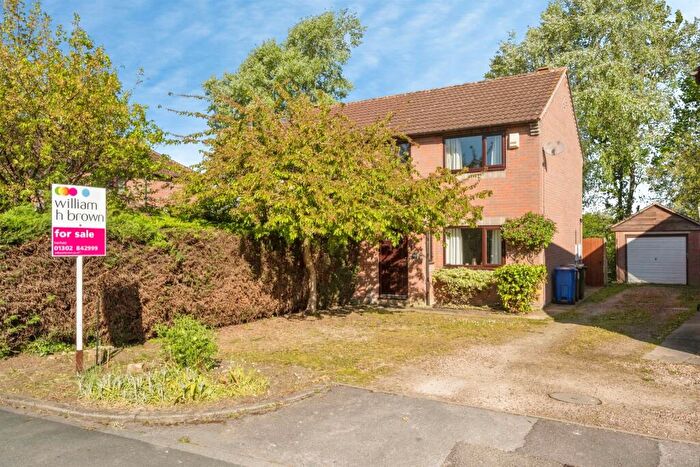 3 Bedroom Semi-Detached House For Sale In St. Lukes Close, Dunsville, Doncaster, DN7